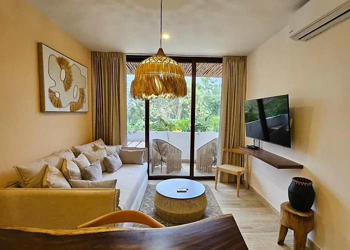 Luxe Jacuzzi Apartment